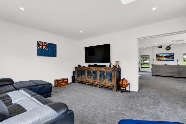 6 Francis Douglas Drive Westown_13