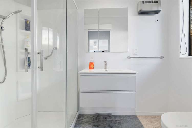 30a Crispe Road Clarks Beach_19