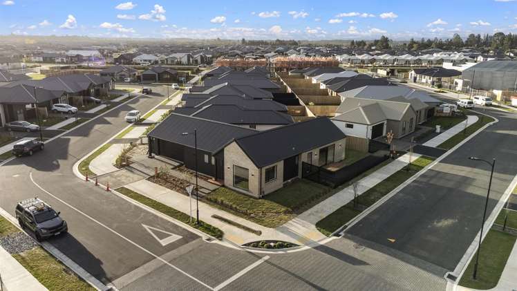 8 Silvergrass Way_1