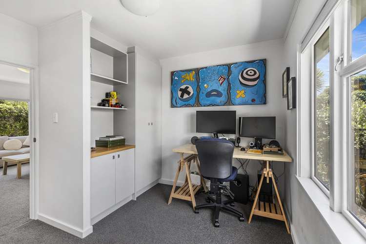 318 Queens Drive Lyall Bay_10