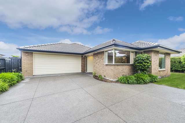 Spacious Aidanfield Gem: Family Living Perfected