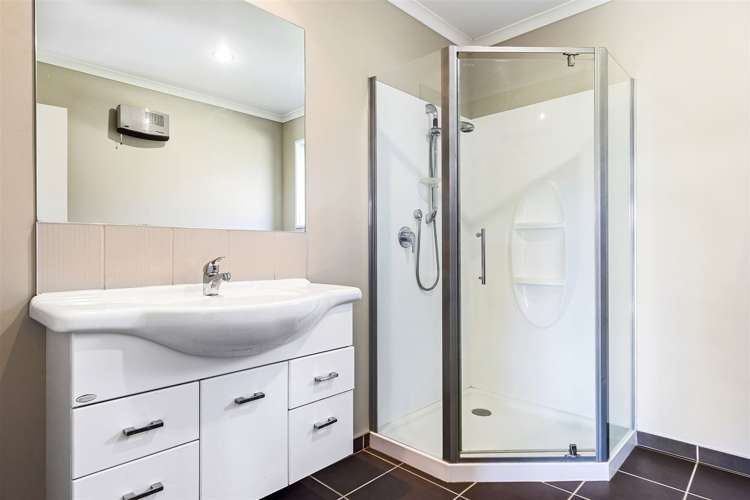 69 Leslies Road Cust_12