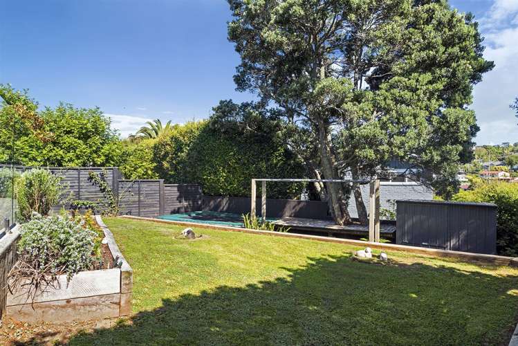 17 Mayfair Crescent Mairangi Bay_12