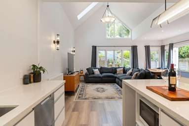 210 Oriental Parade_1