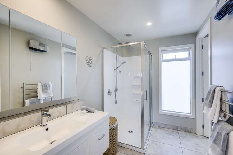 6 Pelorus Avenue Poraiti_15