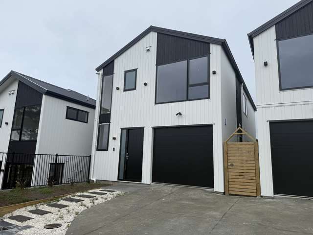 Sunnyhills Freehold New Homes Light-Filled Living