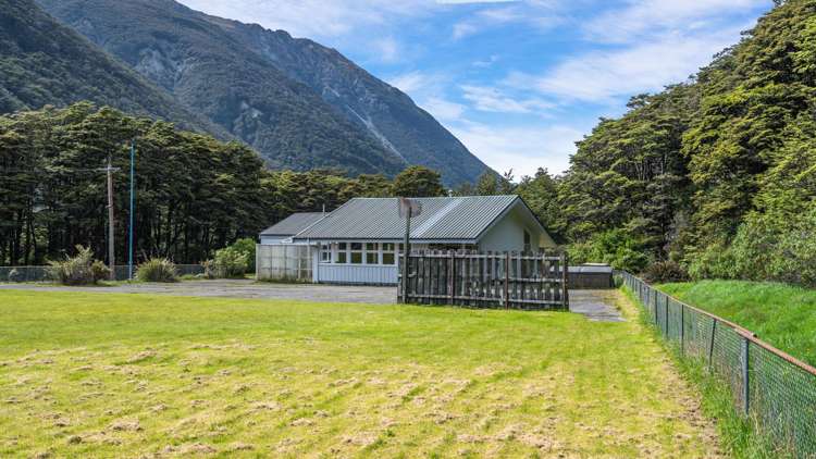 71 School Terrace Arthur's Pass_18