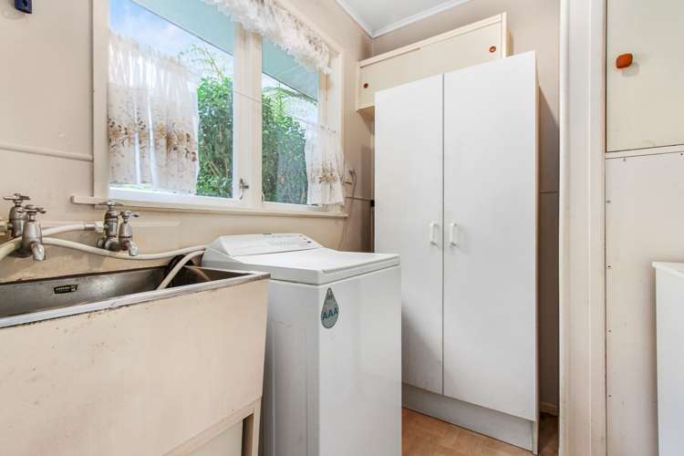 8 Staincross Street Green Bay_19