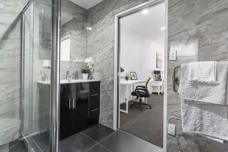 13 Arrowsmith Drive Clover Park_18