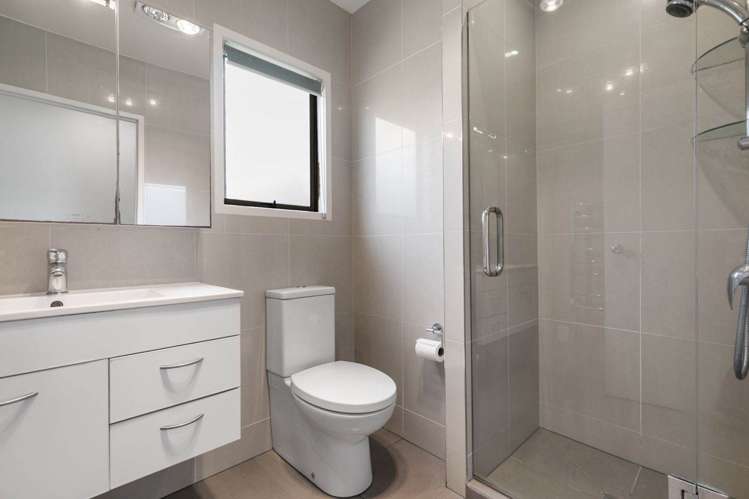 2/267 Glenfield Road Hillcrest_9