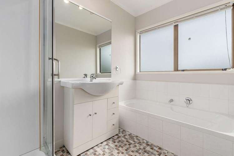 16 Sumich Place 11426_10