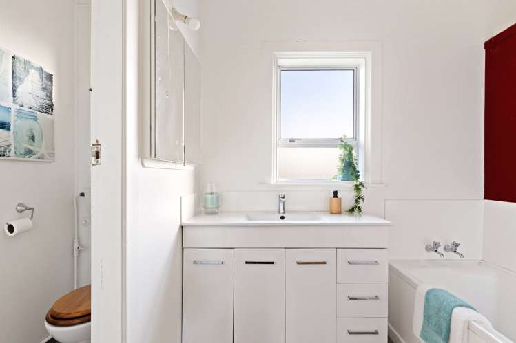 6 Vivian Street Inner Kaiti_13