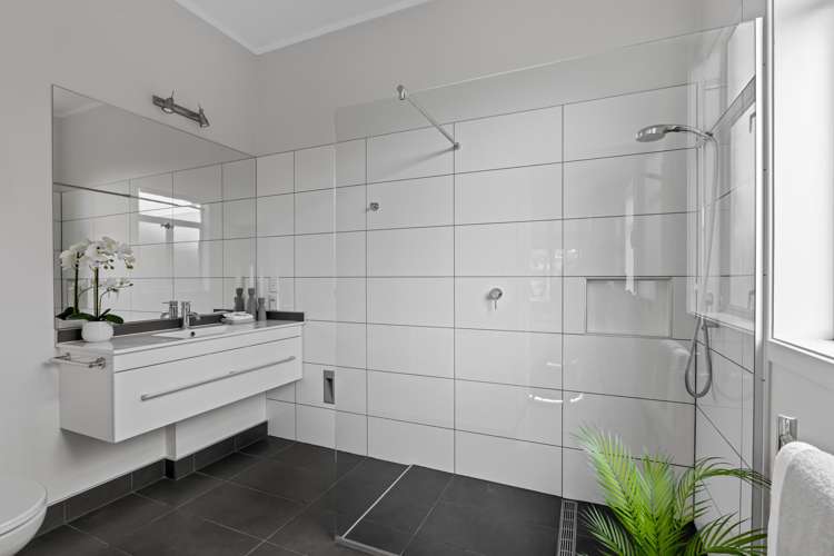 9 Lakeside Drive Orewa_12