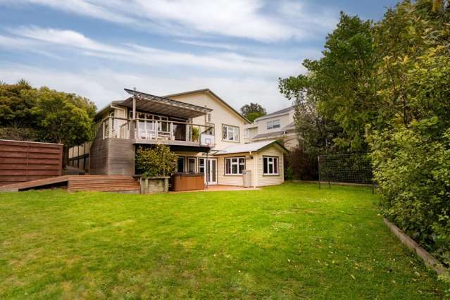 SUBSTANTIAL 5 BEDROOM HOME IN KARORI