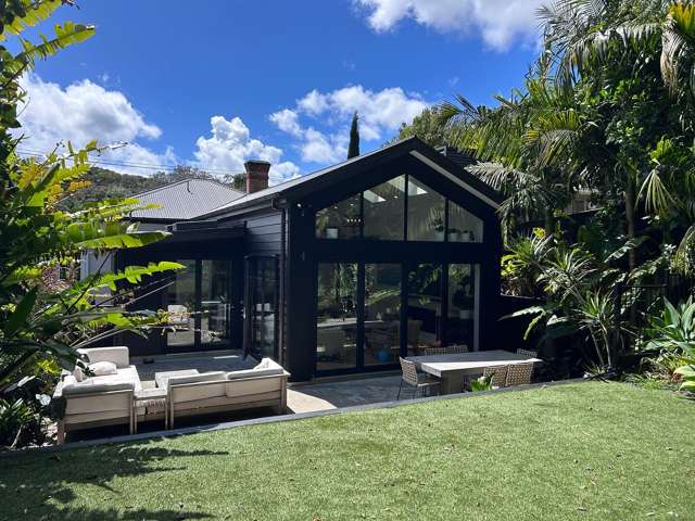 Tropical Oasis in the heart of Kingsland