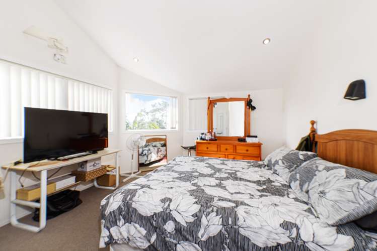12a Roland Hill Glen Eden_15