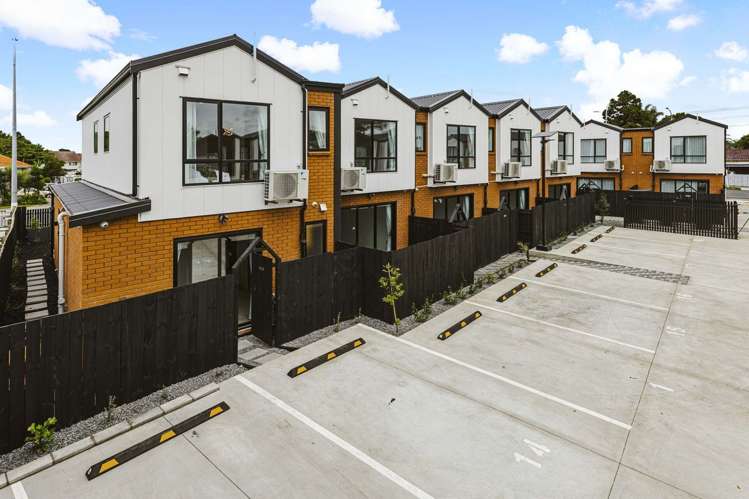 1/50 Hutton street_0