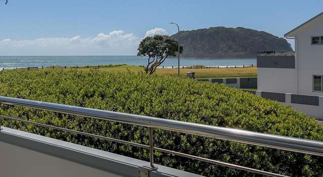 Sophisticated coastal retreat steps from the surf