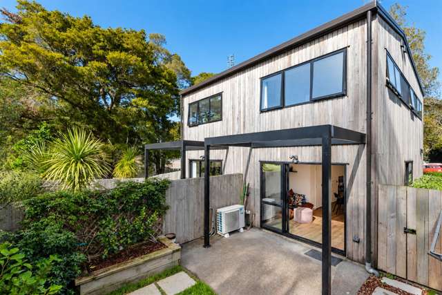 Modern freehold living in Hillcrest