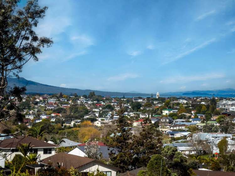 10 Tableau Place Totara Vale_13