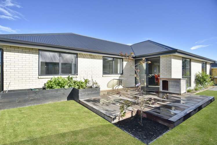 19 Quinn Crescent Woodend_12