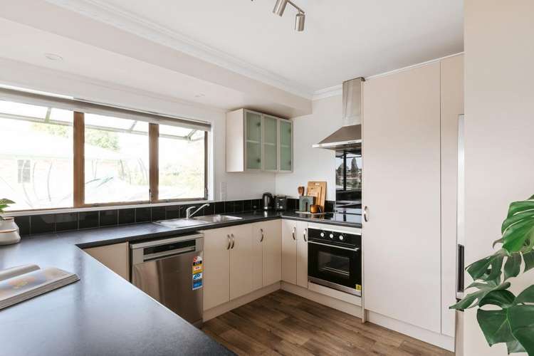 73 Sutherland Road Brookfield_11