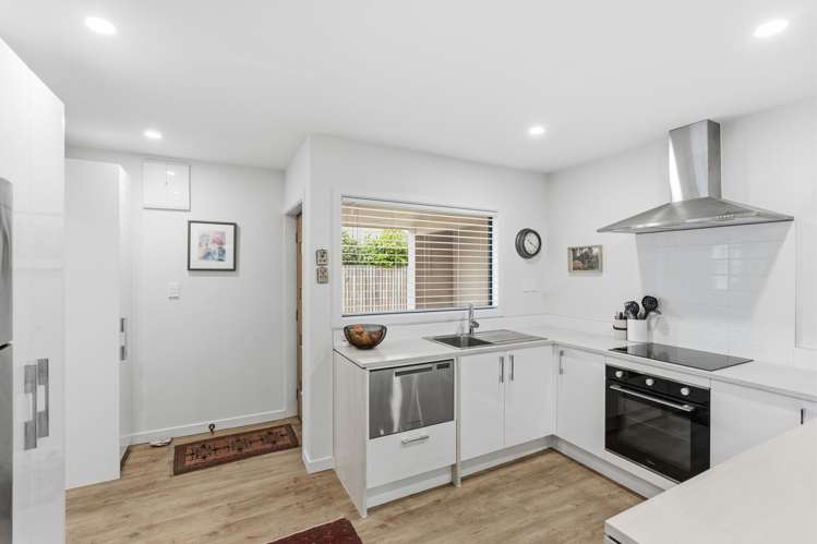 10/71b Main Road_5