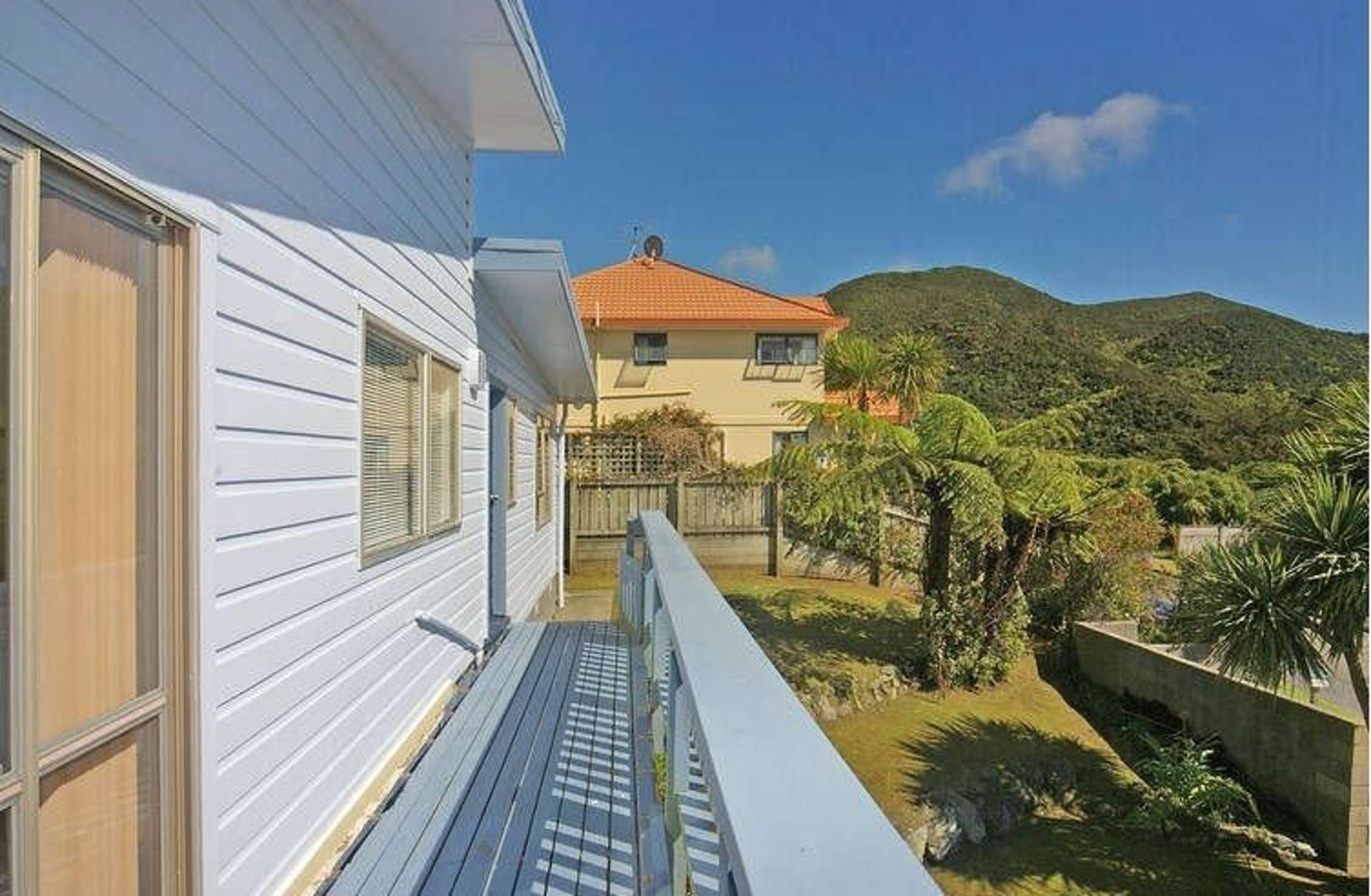 2/90 Allington Road Karori_0