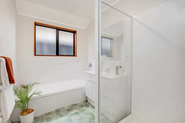 4 Red Hibiscus Road Stanmore Bay_13