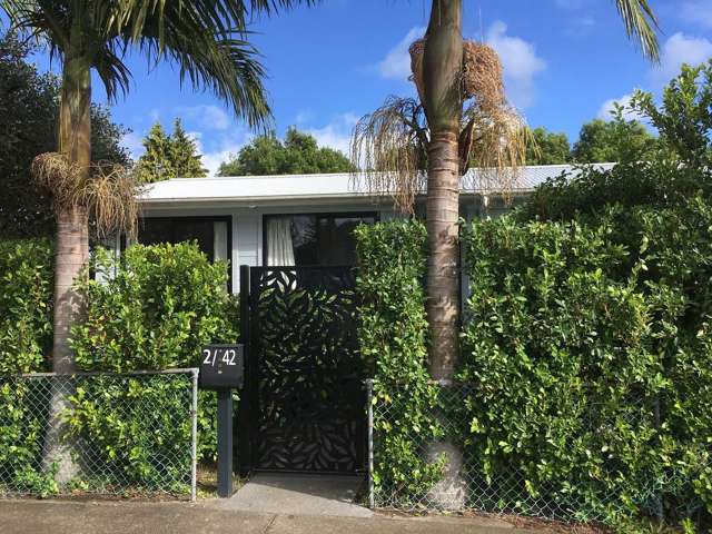 BRAND NEW LISTING: Cool 2 bedroom unit with garden