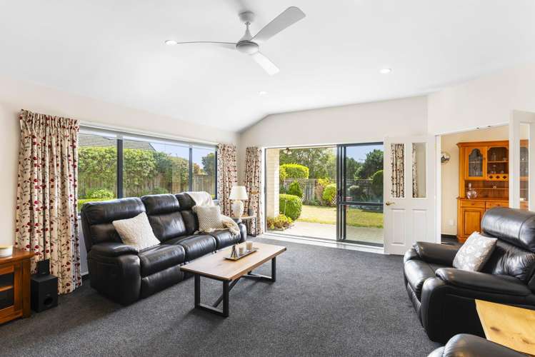 2 Sams Way Raumati South_8