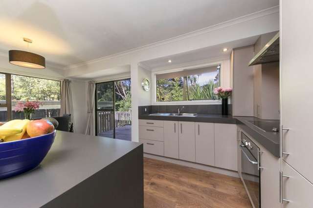 1/6 Sonnenberg Way Titirangi_4