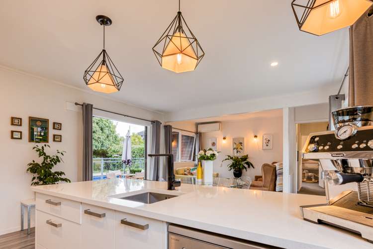 279 Royal Road Massey_5