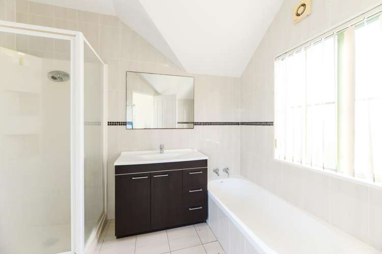 1 Highgrove Lane Totara Vale_10