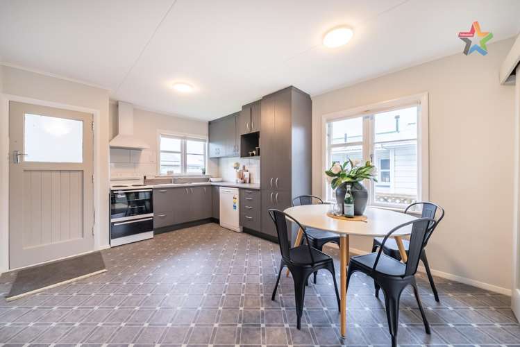 37 Russell Road Wainuiomata_13