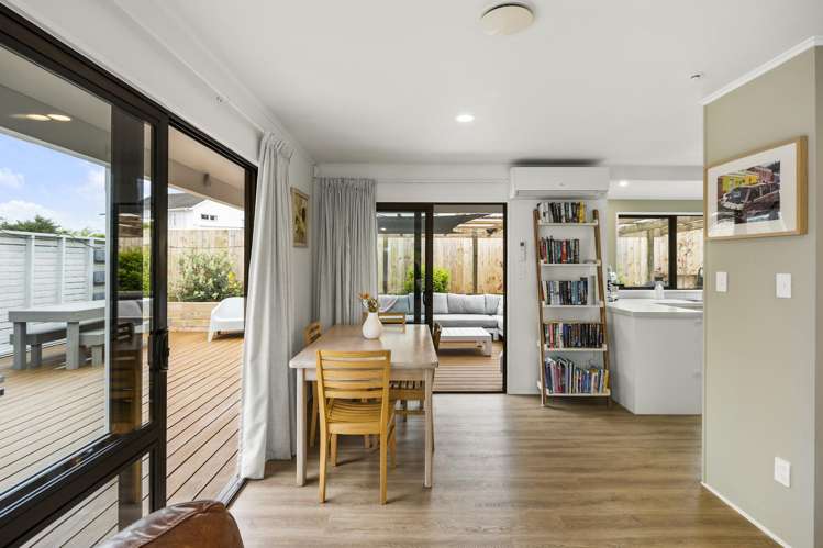 2/214 Moore Street Howick_4