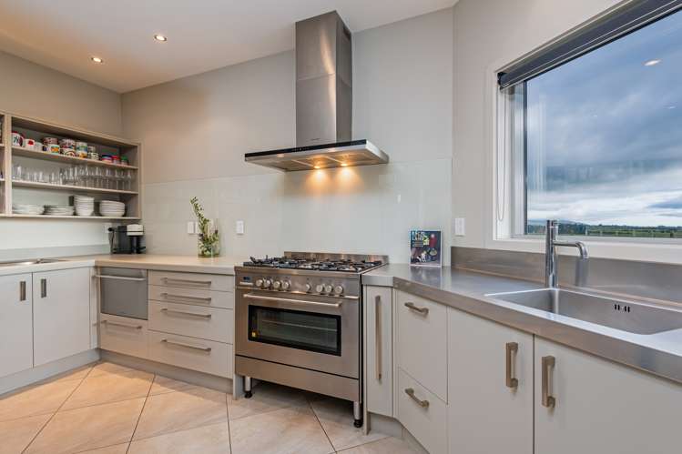 252 Polson Hill Drive Aokautere_8