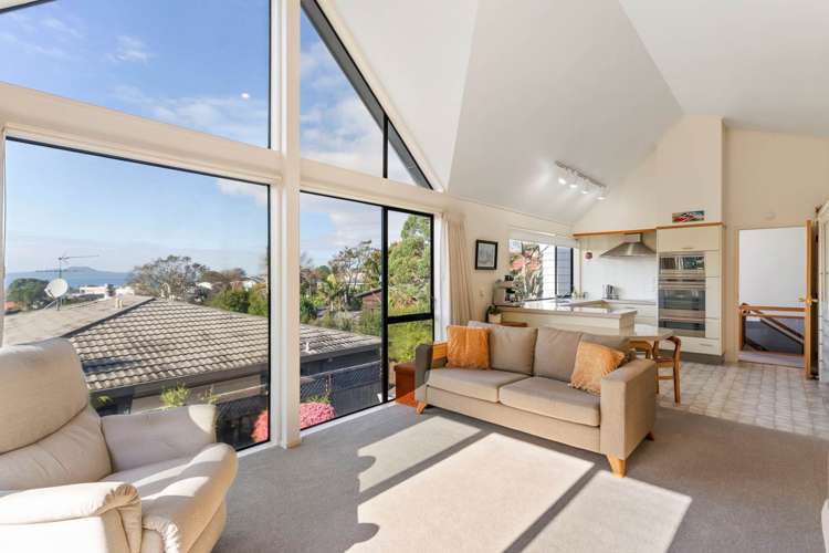 2/4 Oban Road Browns Bay_3