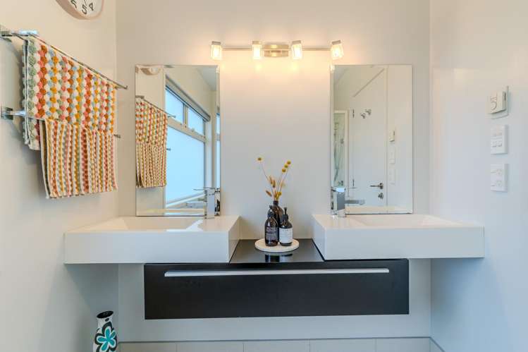 27 Gilkison Street Halfway Bush_15