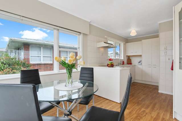 82 Royal View Road Te Atatu South_3