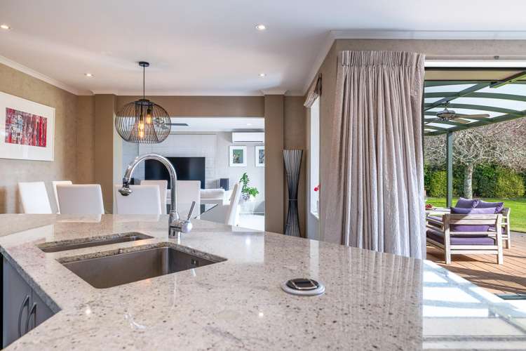 6 Shadbolt Drive Leamington_8