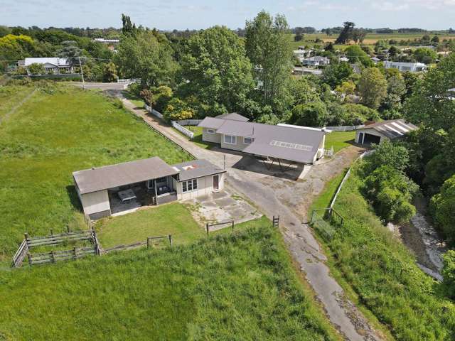 Opportunities Galore life style close to Town