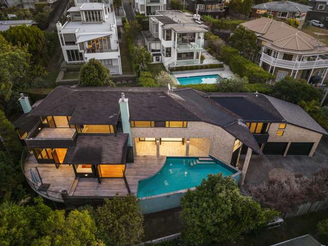 Luxury Living in Castor Bay