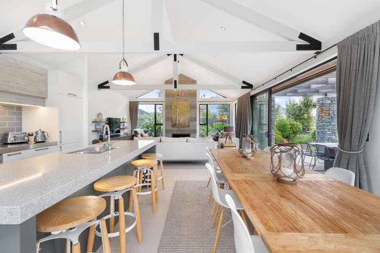 8 Buckler Court Jacks Point_11