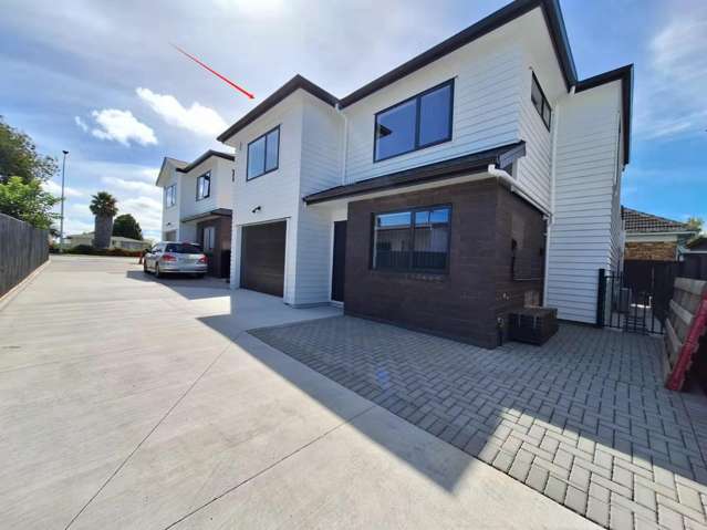 Brand New 5 beds close to SH20 Massey Rd