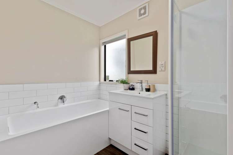 32 Muirfield Street Wattle Downs_13