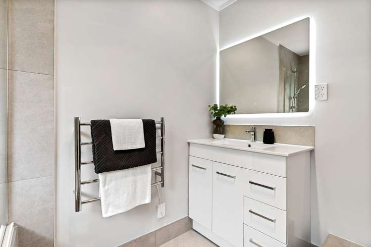 2/17 Emirau Place Glenfield_5