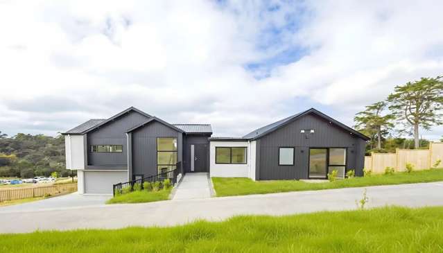 Spacious 6BR New Build in Red Beach