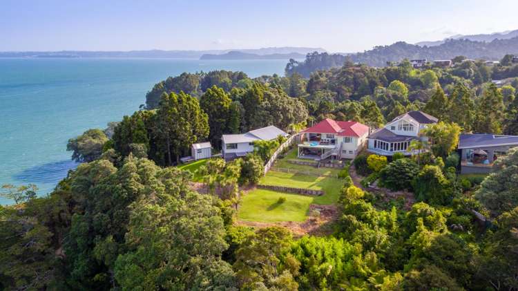 32 Arama Avenue Titirangi_0