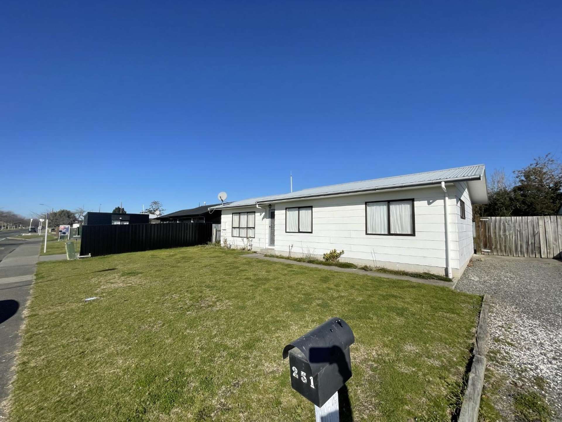 251 Flaxmere Avenue 10480_0